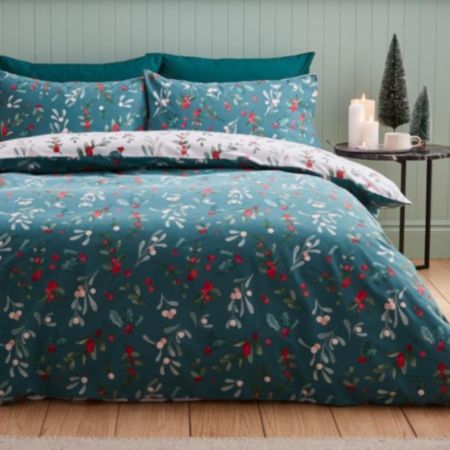 Catherine Lansfield Holly and Mistletoe Duvet Cover Set 